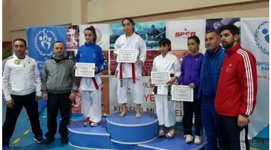 Anadolu Yıldızlar Yarı Final Müsabakalarında Şeyma Gül DİNÇ Damga Vurdu