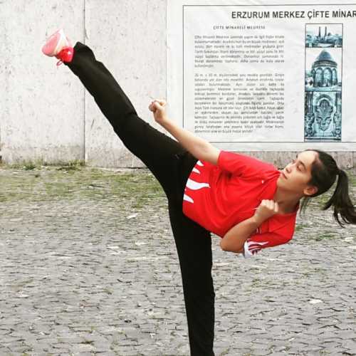 13. Uluslararası Palandöken Karate Şampiyonası'nda Şeyma Gül Dinç 2. Oldu
