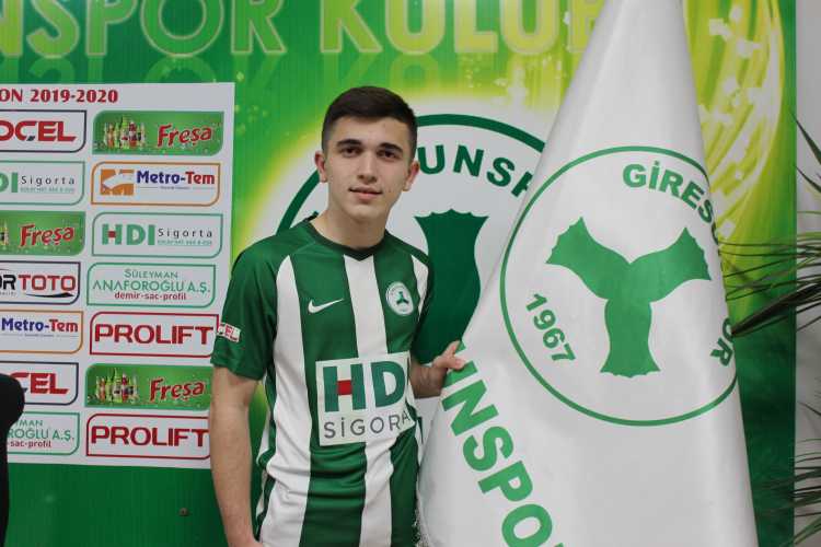 Gururumuz Arda Kılıç Profesyonel İmzayı Attı
